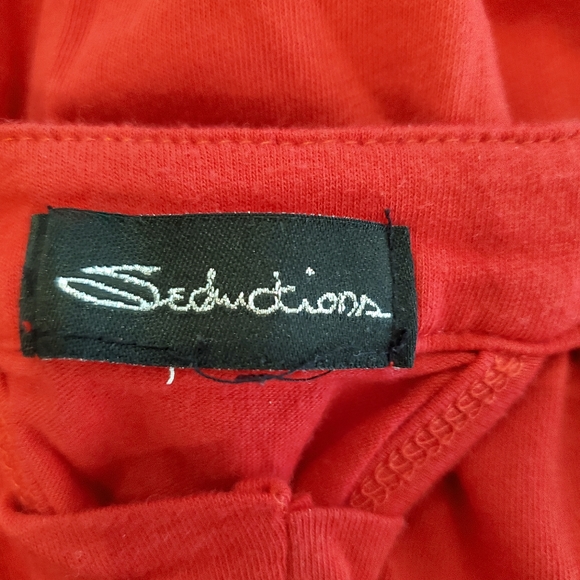 Small Red Tank Top, Thick Sexy Back Strap w/ Knot, Stretchy, Lightly Used, Comfy - Picture 10 of 11